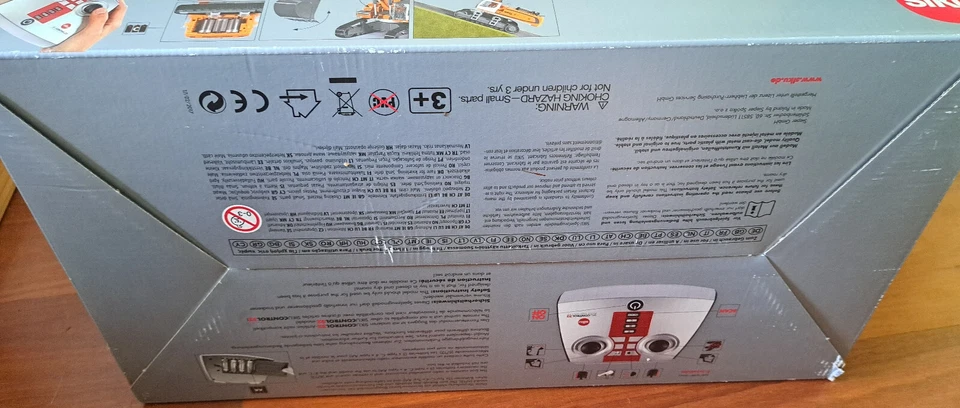 Siku Control Liebherr R980 SME Crawler Excavator 1/32 Scale Metal Remote Control - Image 4 of 4