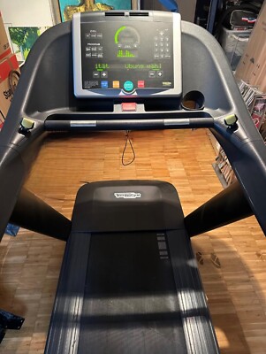 technogym Laufband now excite + zum verkauf neuwertig 