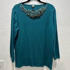 Women  s plus size sweater