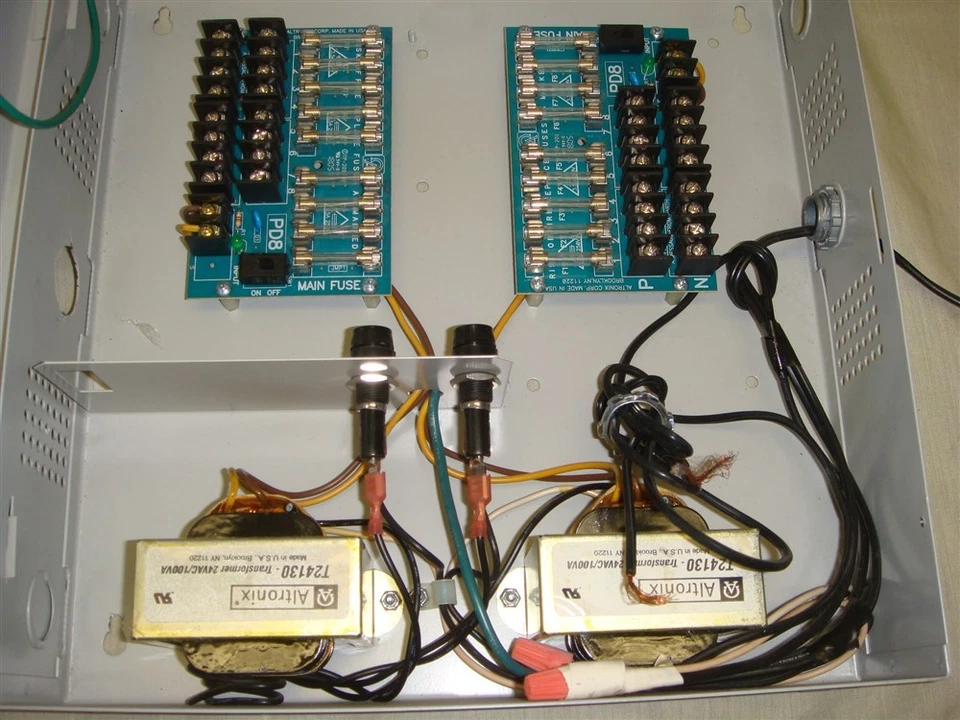 ALTRONIX ALTV2416ULX 16 CHANNEL OUTPUT 24V CCTV POWER SUPPLY W POWER CORD - Image 2 of 4