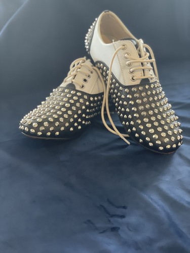 round chick louboutin