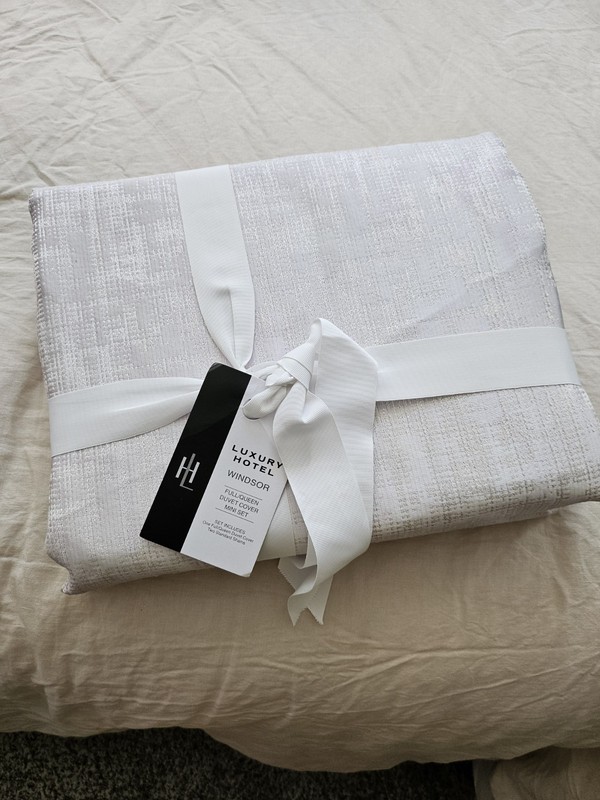 Luxury Hotel Collection – Windsor Silver/White Full/Queen Duvet Cover Mini Set