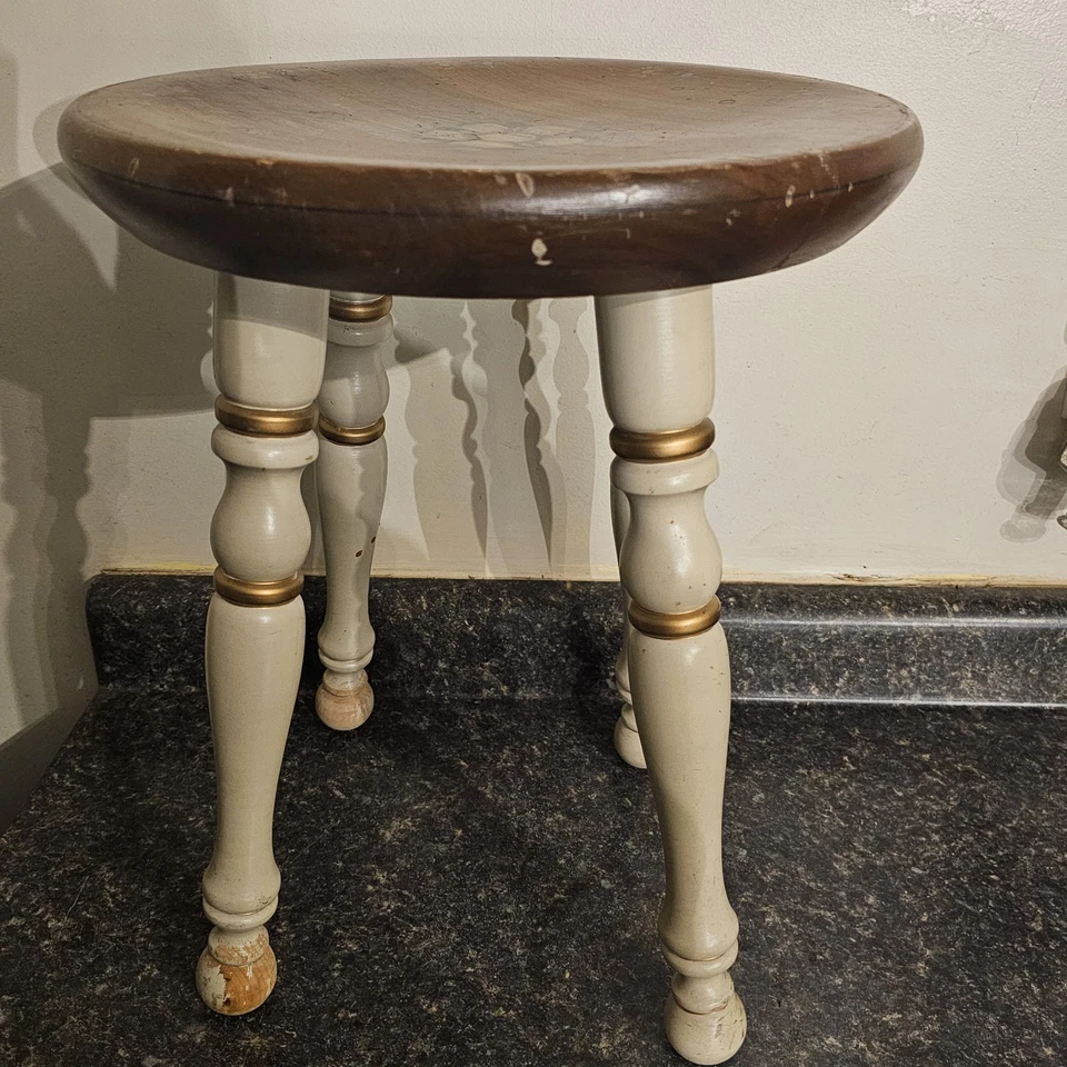 Vintag Traditional Hitchcock Style Four Turned Leg Foot Stool Floral White Brown - Image 2 of 4