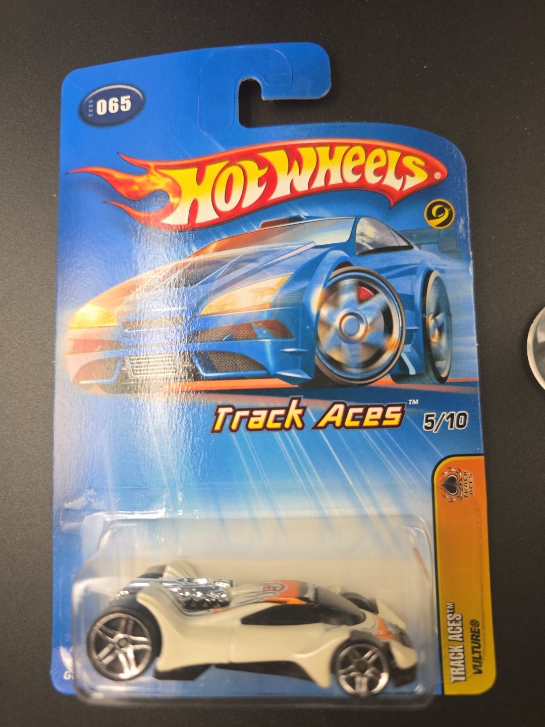 2005 Hot Wheels  065 Track Aces -  VULTURE - 5/10 - White - G6772 