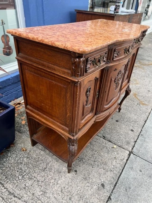Antiguo aparador de servidor francés con tapa de mármol o buffet. Foto 4 de 4