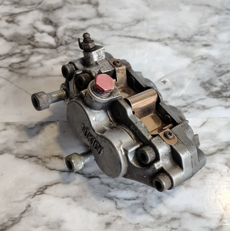 Pinza de freno delantera izquierda 94-97 Kawasaki Ninja ZX-7 ZX-7R OEM 43041-1497-FE Foto 2 de 4