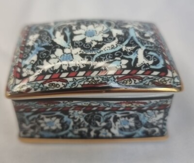 William Morris Fine Bone China rechteckige Schmuckschatulle schwarz floral Jugendstil