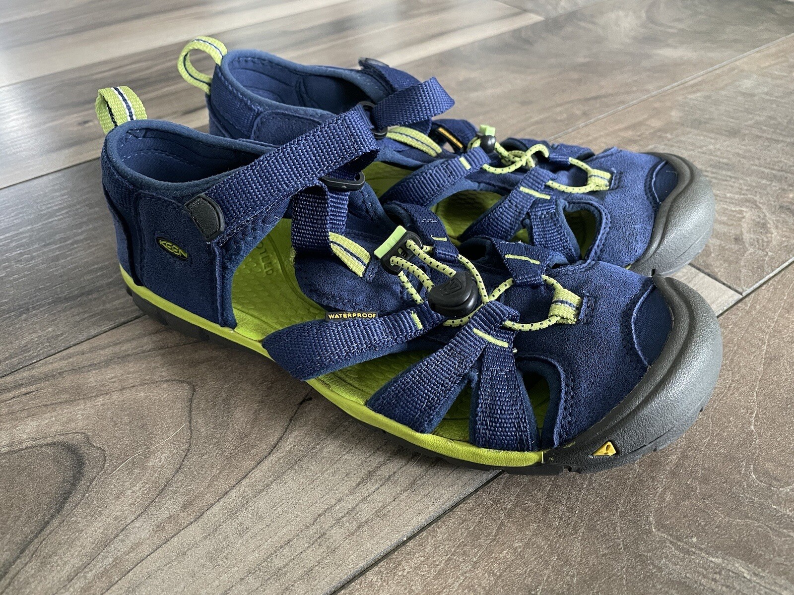 Keen Newport H2 Water Shoes Big Kids Size 6 US Lime Green Blue Sandals