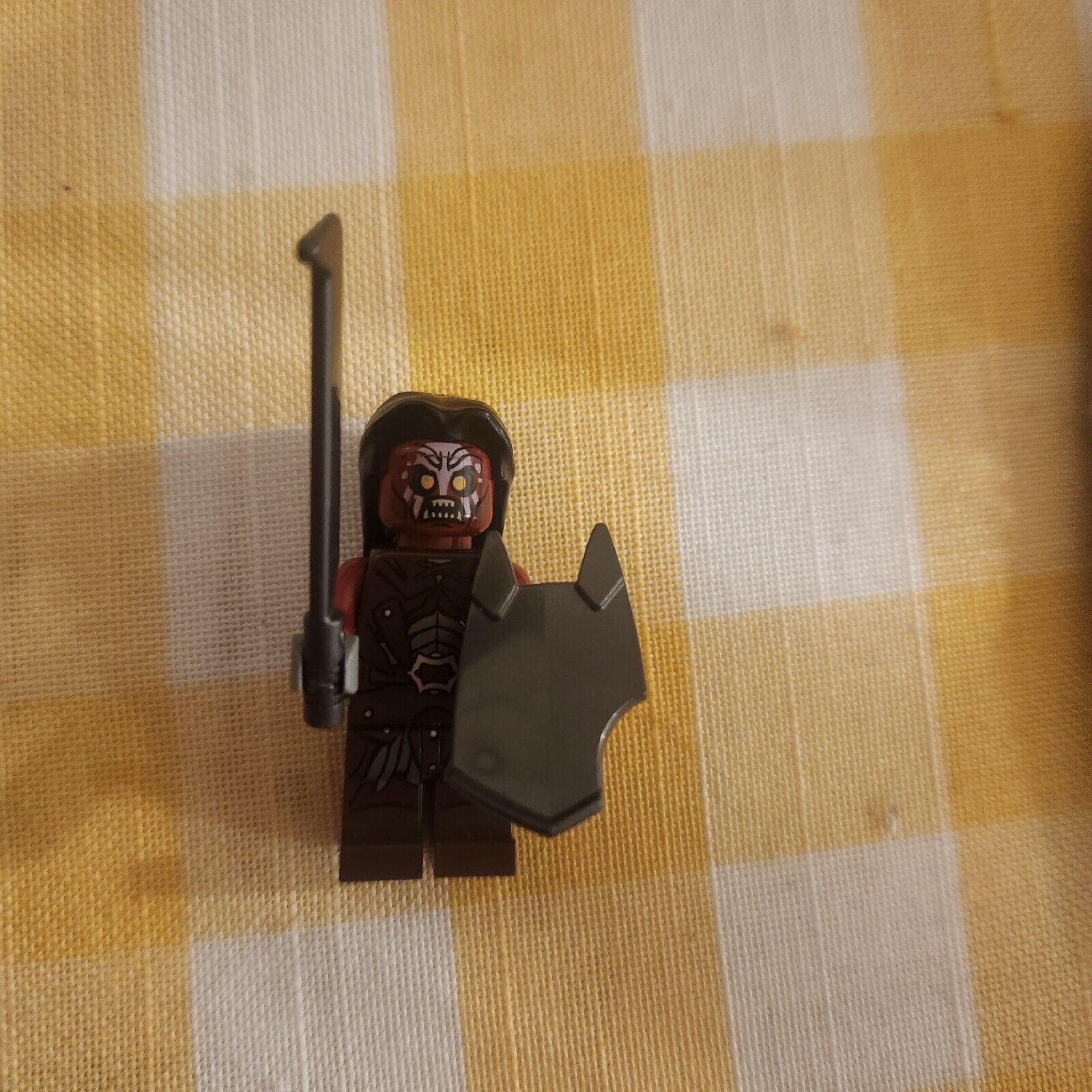 NW LEGO Lord of the Rings LOTR 9476 URUK-HAI WHITE HAND HELMET/SHIELD  Minifigure 