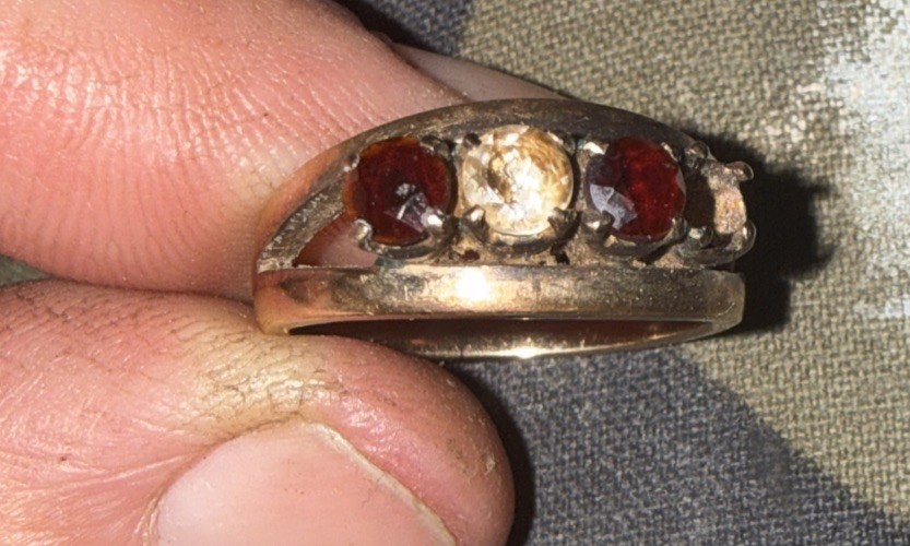 18k yellow gold ruby Ring, Missing Single Stone - image 1