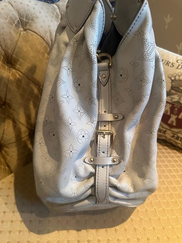 Autentica borsa Louis Vuitton Monogram Mahina Shoudler in pelle bianca avorio - Foto 6 di 15