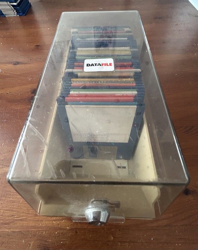 Bundle of 40x blank / formatted Commodore Amiga disks & disk box