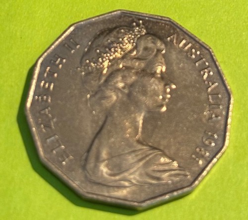 1981 50c Fifty Cent Charles and Diana Royal Wedding Australian Coin - Circulated - Picture 2 of 2