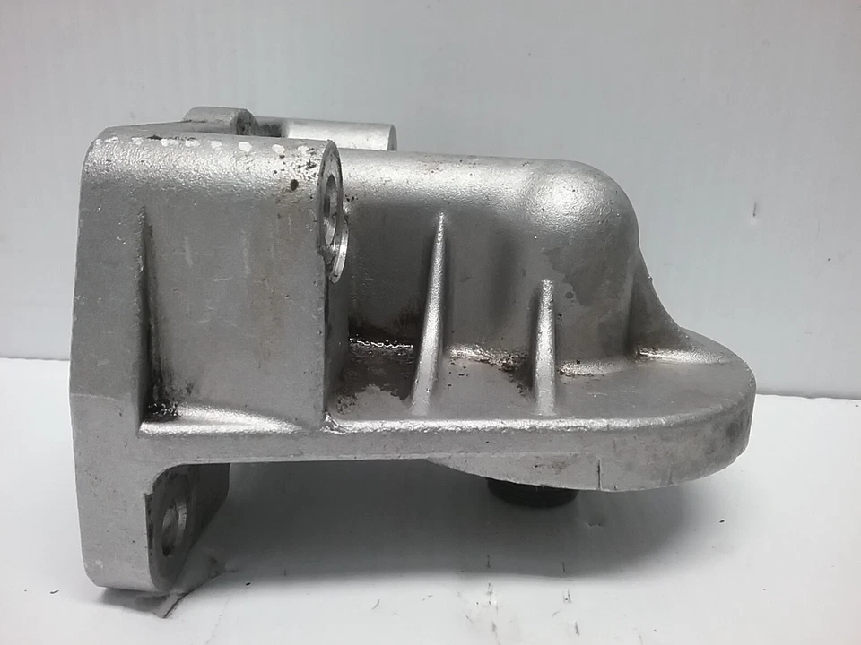 Soporte enfriador de aceite de motor Hyundai Sonata 2011-2014 híbrido de 4 cilindros de 2,4 L Foto 2 de 4