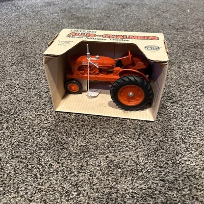 ALLIS-CHALMERS WD-45 TRACTOR ERTL 1/16th DIE CAST MODEL 