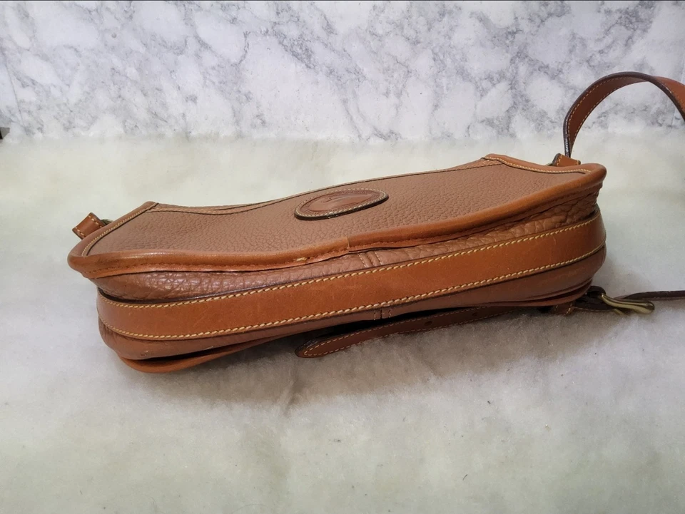 vintage Dooney Bourke Vintage Brown Kilty Crossbody Wallet Bag pebbled Leather  - Image 3 of 4