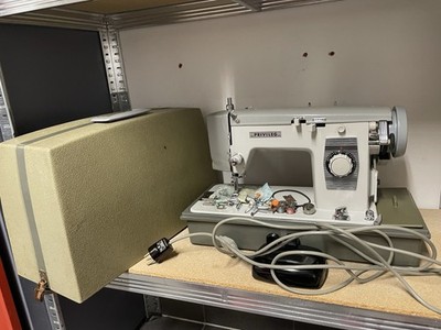 Nähmaschine Privileg Pedal + Zubehör Modell S1.1-30-1401-1 Quelle intakt 60er