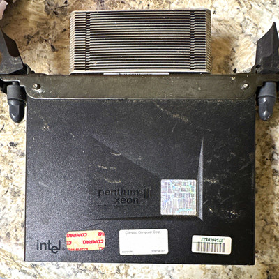 Intel Pentium II Xeon 400MHz 1-Core Slot 2 CPU Module 512KB Cache 328794-001
