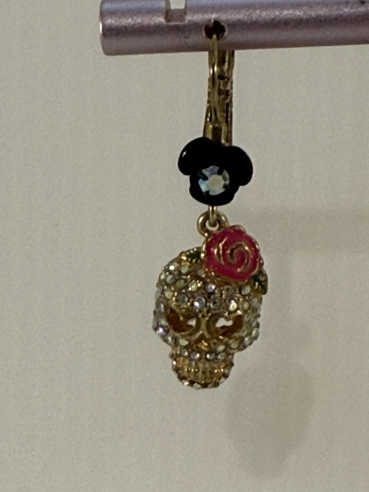 Pendientes Betsey Johnson Cazador de Vampiros Calavera Rosa Cristal Cuelga Gótico Punk Foto 2 de 4