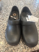 Crocs Dual Comfort Black Matt Nurse Work Comfort Shoe Women's Size 8 New