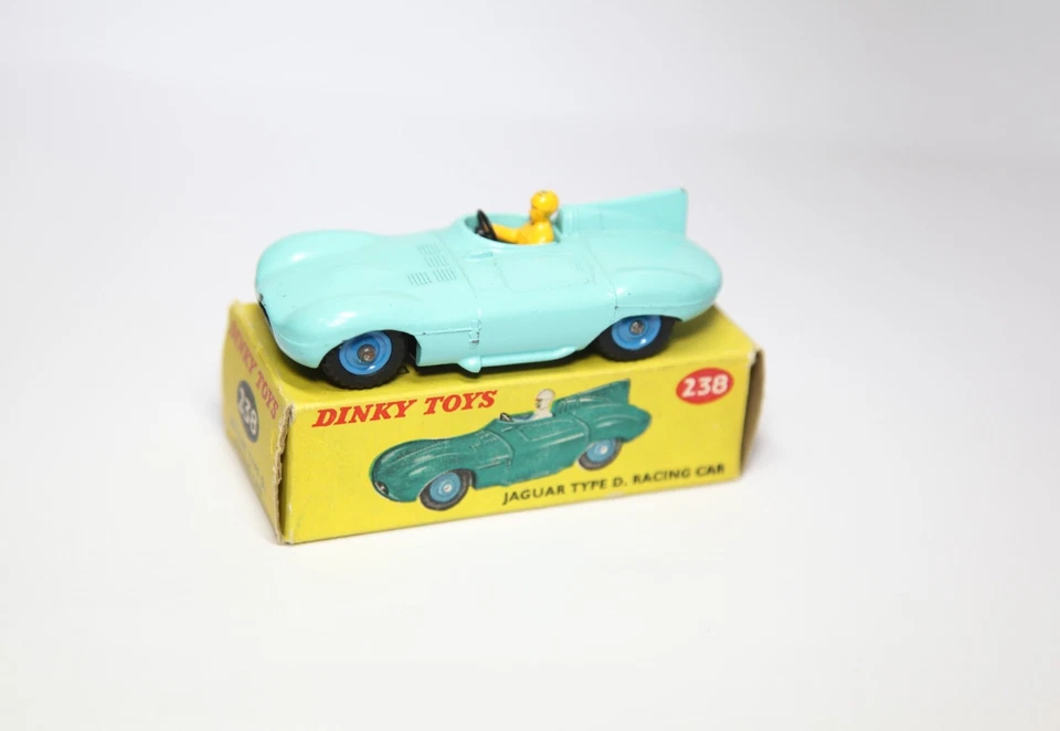 Dinky 238 Jaguar D Type Rennwagen in OVP - Kunststoffnaben TOP