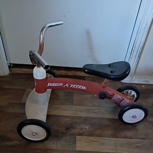 Vintage Radio Flyer Toddler Tricycle 