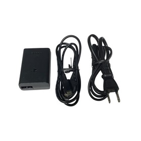 PS Vita PCH-2000 black Includes battery charger and 8GB Memory Card With Box