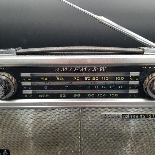 Vintage 1960 JC Penney 3 Band AM/FM/SW 12 Transistor Radio Model 1995 - Picture 3 of 19