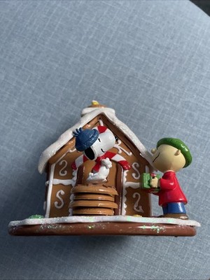 Peanuts Kurt Adler Battery-Operated LED Gingerbread House Table Piece