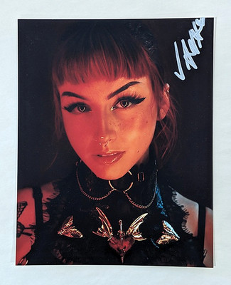 VANA Yvonne Winckel SIGNED 8x10'' PHOTO music TRIAL & TERROR autograph COA