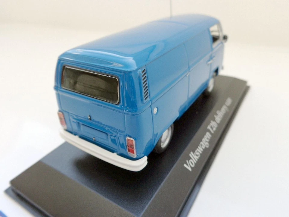 Volkswagen VW T2 B Bus Transporter Maxichamps 1:43 Blu 940053061 Difettoso - Immagine 3 di 4