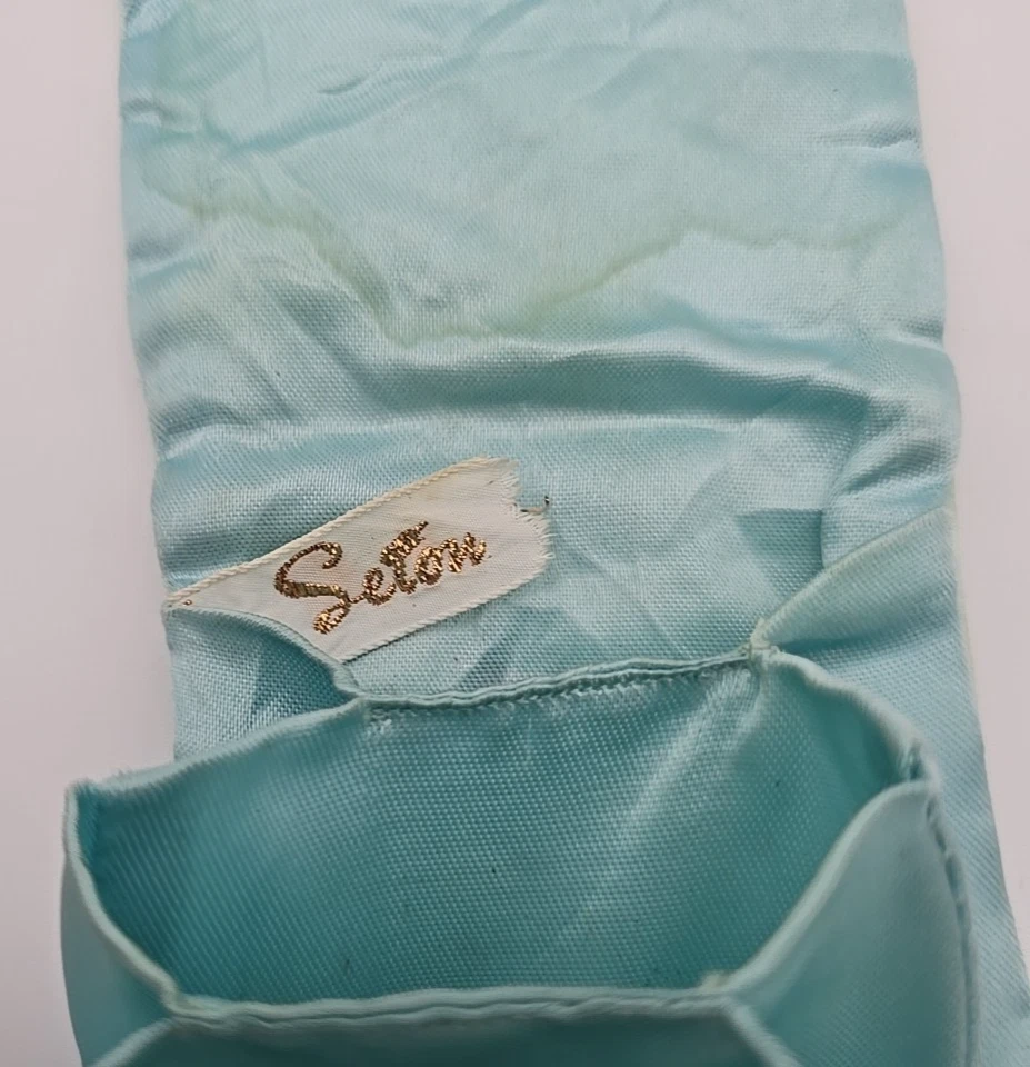 Bolso acordeón calcetería satinado con apliques bordados Ann Seton de los años 50 Foto 4 de 4