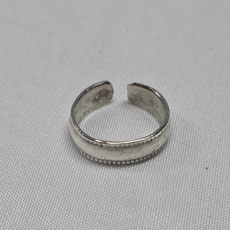 ✨ 925 Silver Toe Ring ✨Adjustable vintage style with textured border! 🌊