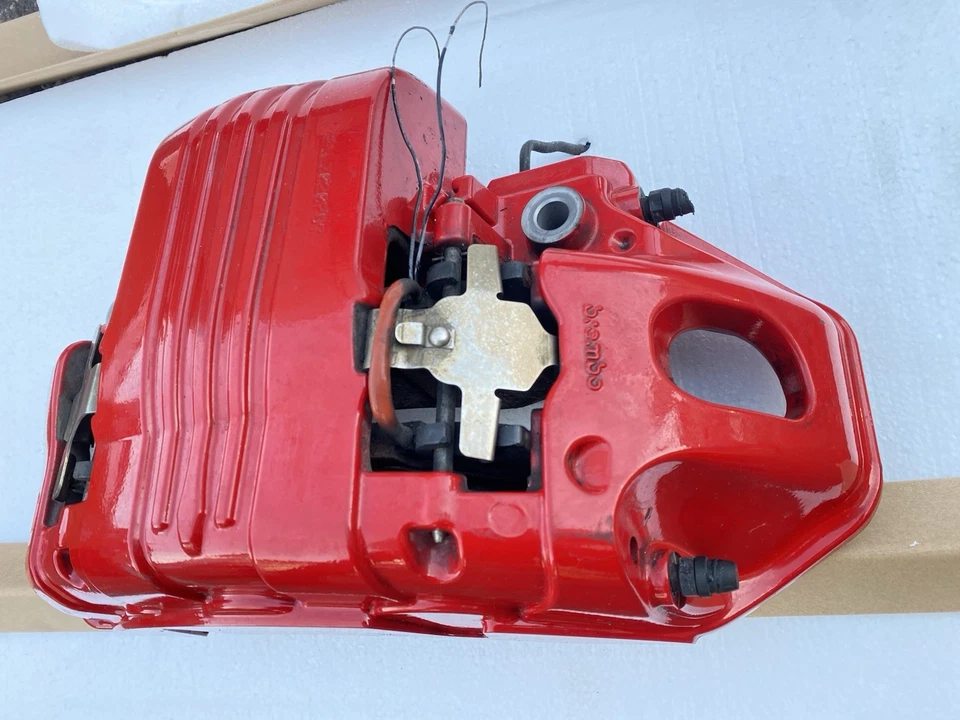 Ferrari SF90 Brembo Carbon Ceramic Front Right Brake Caliper - 2022 - Image 4 of 4