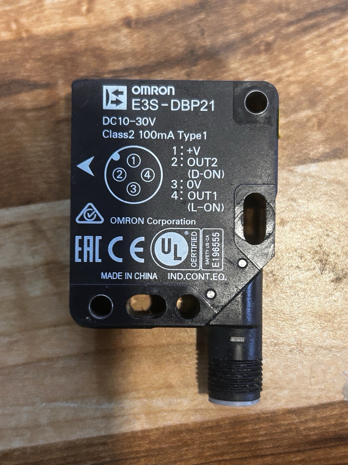New In Box OMRON E3S-DBP21 Photoelectric Sensor