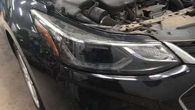 Used Right Headlight Assembly fits: 2018 Chevrolet Cruze VIN B 4th digit New Sty