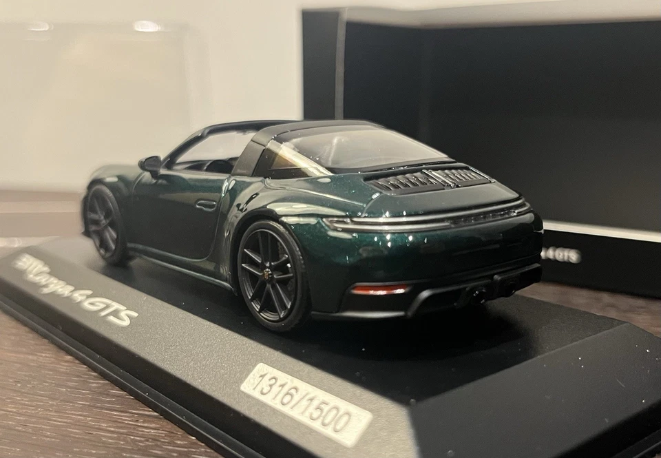 Porsche 911 Targa 4  GTS 992.2 Minichamps 1 43 JetGreenMetallic - Immagine 2 di 4