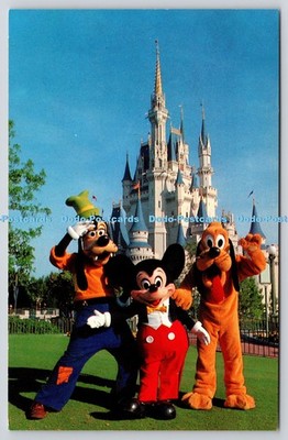 R821009 You are as Welcome as Can Be Mickey Mouse and His Pals Goofy and Pluto Wa