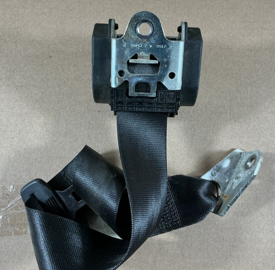 Cinturón de seguridad trasero derecho Volkswagen Golf R32 2006-2009 604548600 OEM Foto 3 de 4