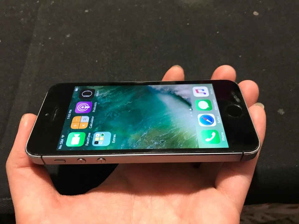 Apple iPhone 5S -16gbGB - (UNLOCKED) + ON SALE !!! EXCELLENT CONDITION !!! - Image 3 of 4