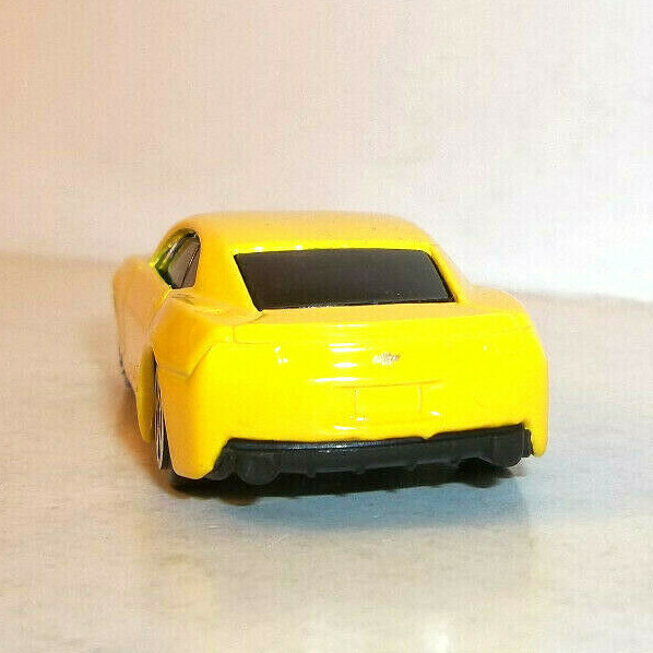 LOOSE MAISTO FRESH METAL 1:64 SCALE YELLOW 2006 CHEVROLET
