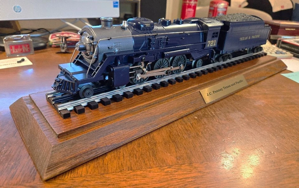Lionel 6-18679 T&P Steam Loco & Tender with Display Case EXC - Image 2 of 4