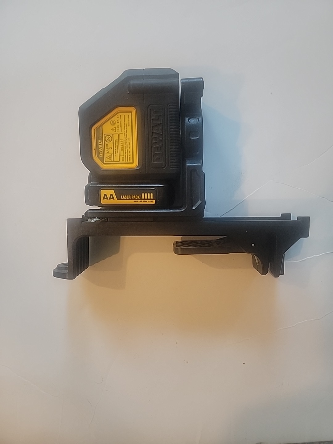 USED PERFECT DeWalt DW088LR 12V Red Cross Line Laser Level   w/Battery Pack 6v 