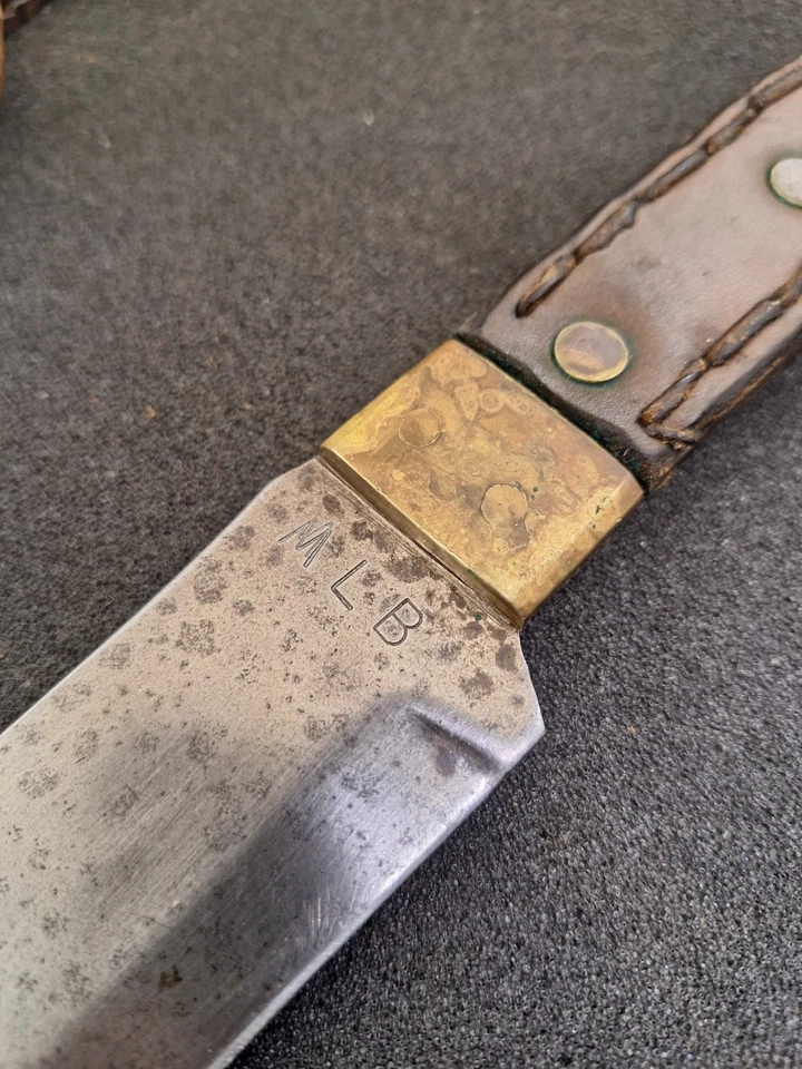 Cuchillo de hombre de montaña vintage hecho en teatro hoja de 8 1/4" mango de cuero único  Foto 2 de 4
