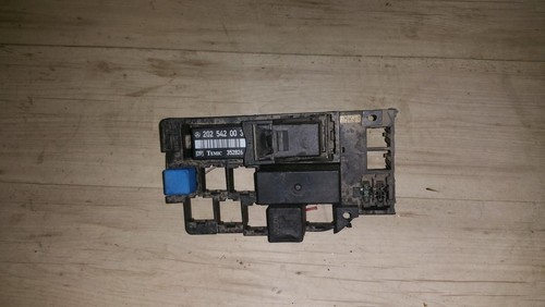 Mercedes-Benz C-CLASS 1995 Fuse box  2025420032, Genuine #118861-21