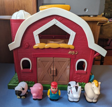 BATTAT BIG RED BARN farm animals  farmer, portable