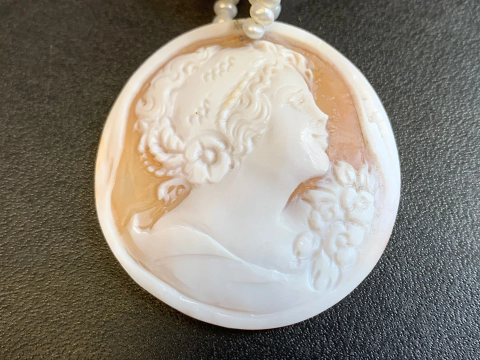 Collar camafeo de perlas Amedeo NYC 20,5" joyería de moda tallado a mano gancho de botón Foto 3 de 4