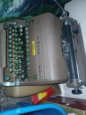 1940 Vintage Typewriter  thumbnail