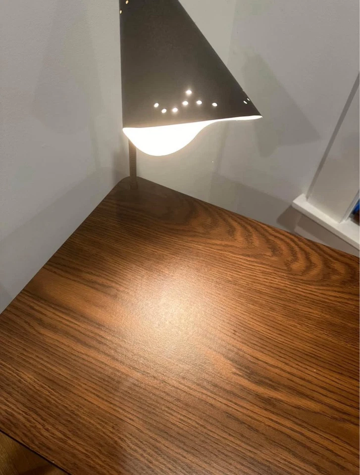 Escritorio y silla MCM Loroman con lámpara original en funcionamiento, fotos muestran medidas  Foto 3 de 4