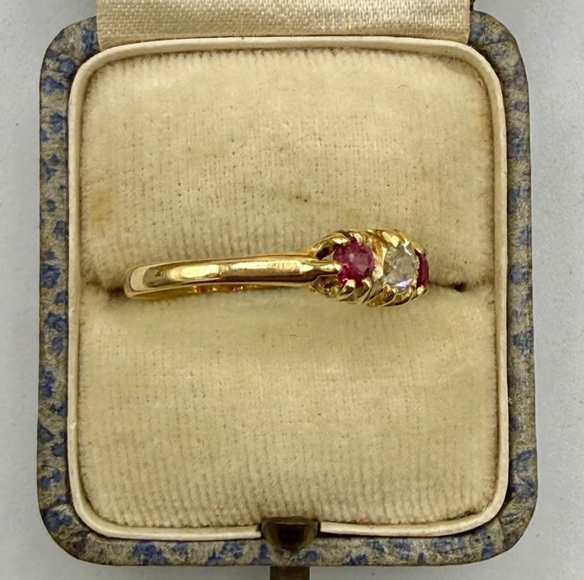 Vintage 18k Solid Yellow Diamond Ruby Ring, Size … - image 3